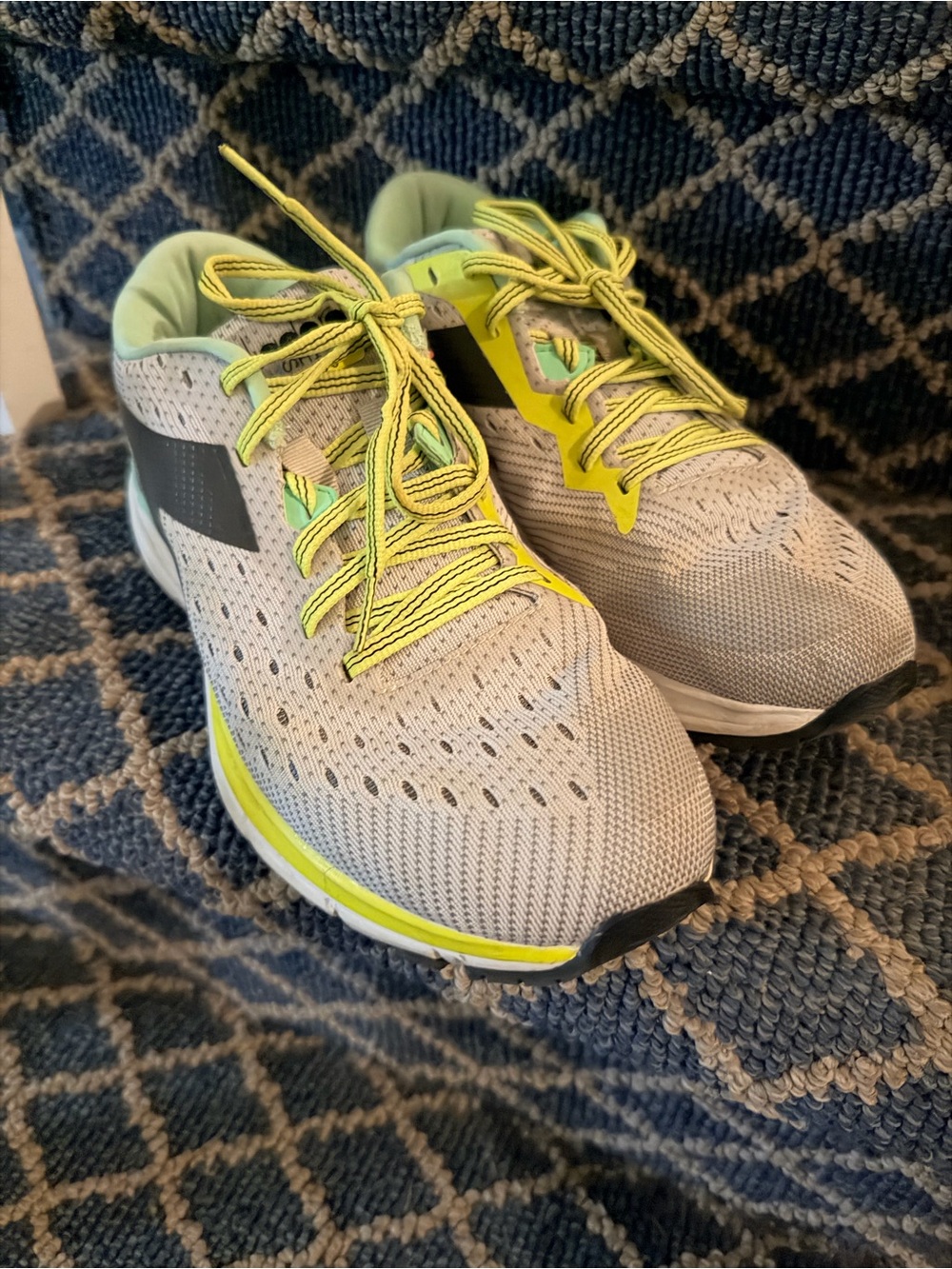 Diadora Women's Light Gray and Neon Yellow Running Sneakers